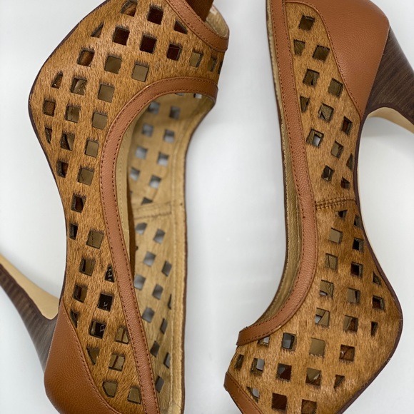 Pilar Abril Peep Toe Pumps - Picture 2 of 5